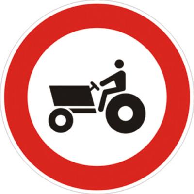 Cartello stradale Transito vietato alle macchine agricole