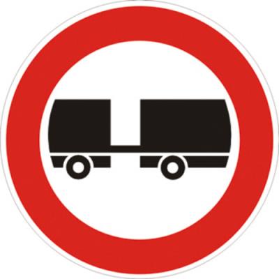 Cartello stradale Transito vietato ai veicoli a motore trainanti un rimorchio